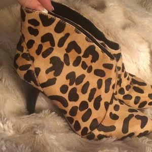 Gianni Bini calf hair cheetah bootie sz 6